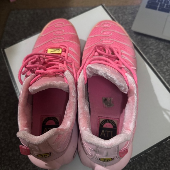 Nike Air Max Plus Sneakers-City Special Atlanta Pink Arctic Punch Women - Picture 4 of 5
